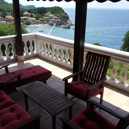 Villa Sara Guesthouse Sveti Stefan Bagian luar foto