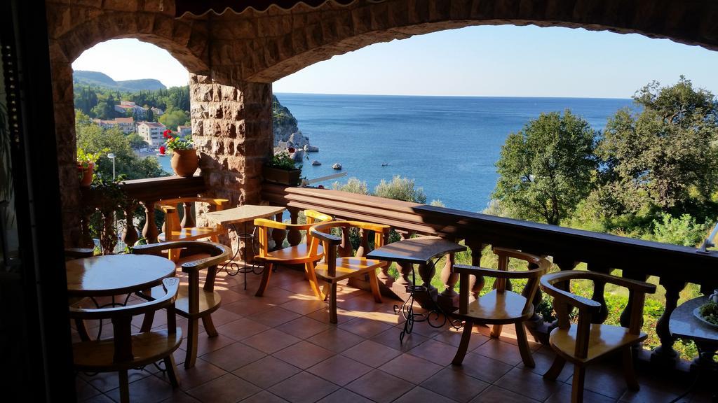 Villa Sara Guesthouse Sveti Stefan Bagian luar foto
