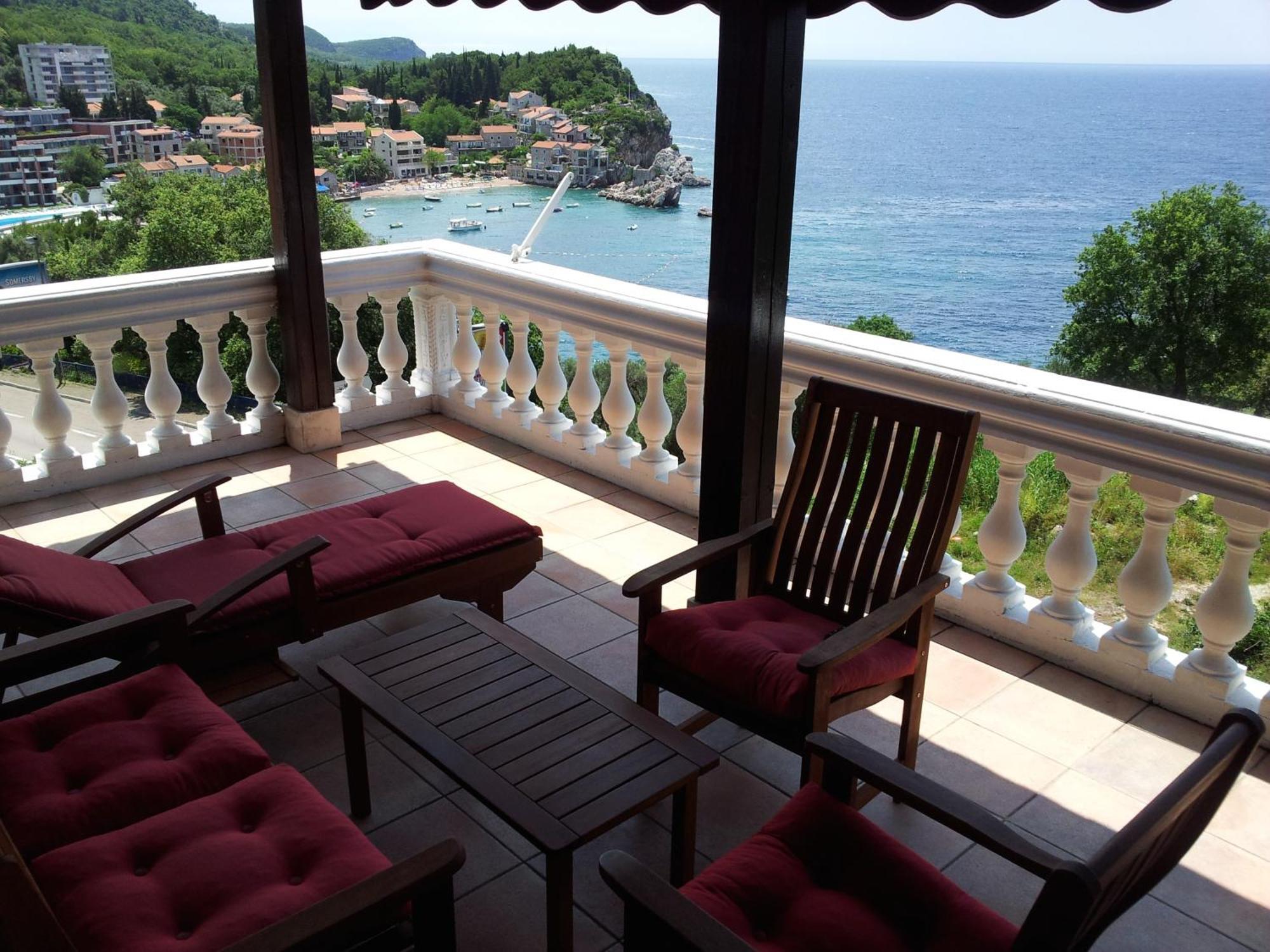 Villa Sara Guesthouse Sveti Stefan Bagian luar foto