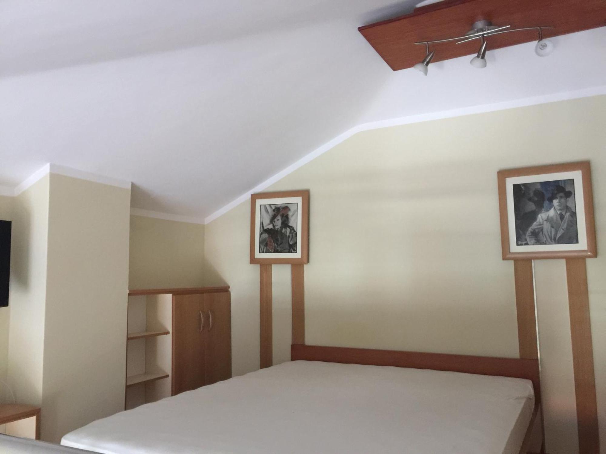 Villa Sara Guesthouse Sveti Stefan Ruang foto