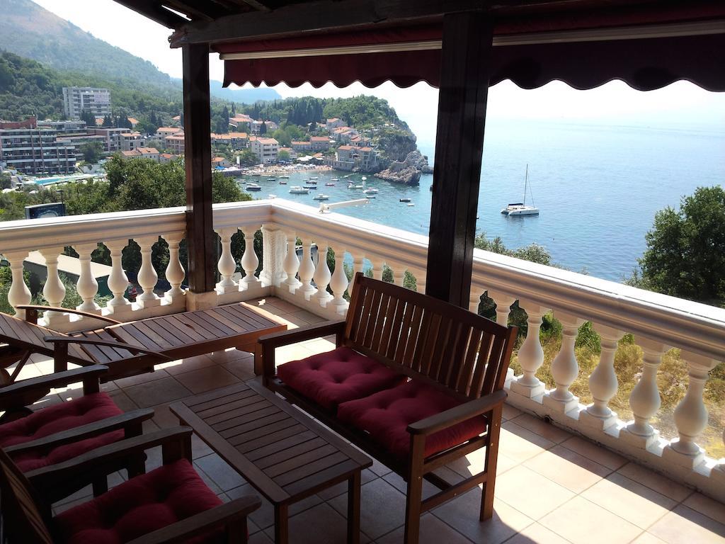 Villa Sara Guesthouse Sveti Stefan Bagian luar foto