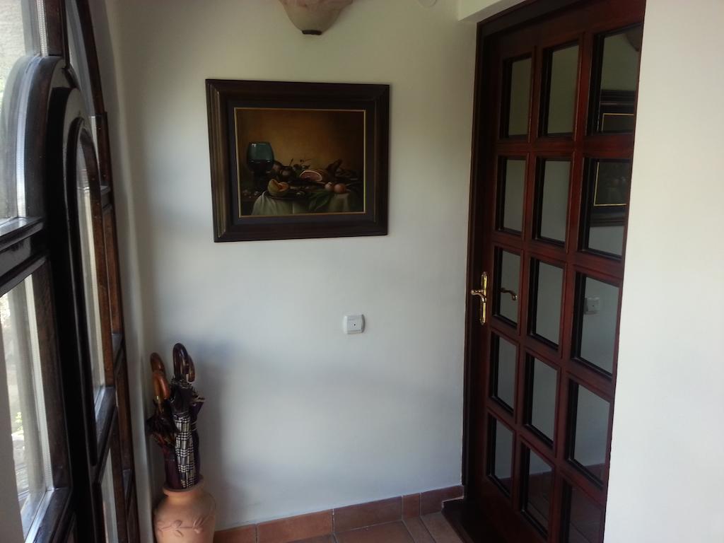 Villa Sara Guesthouse Sveti Stefan Bagian luar foto