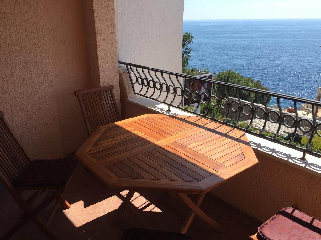 Villa Sara Guesthouse Sveti Stefan Ruang foto