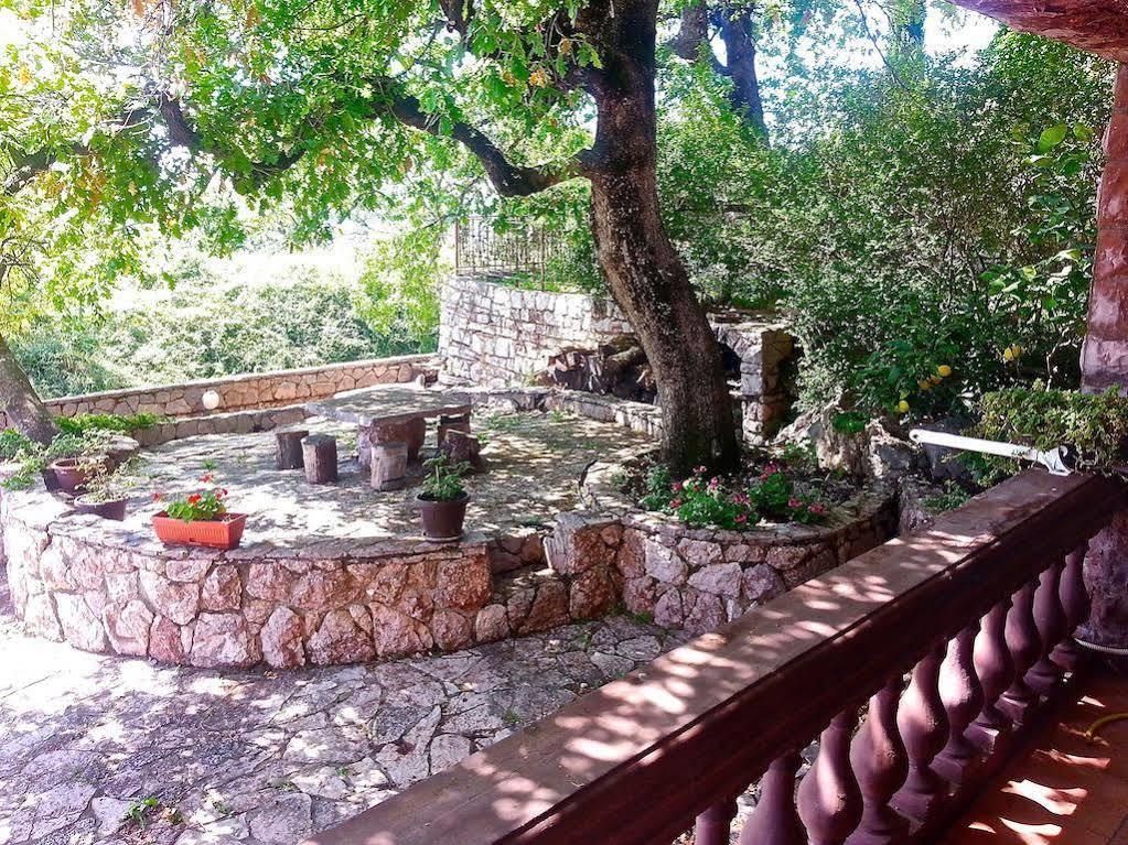 Villa Sara Guesthouse Sveti Stefan Bagian luar foto