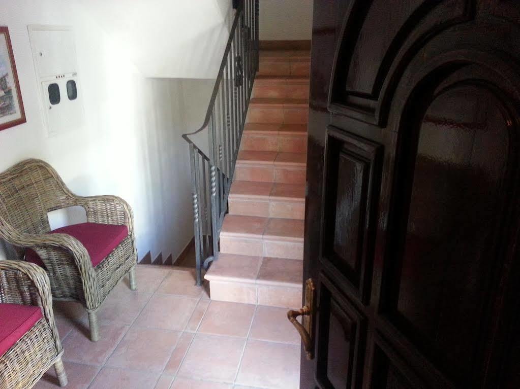 Villa Sara Guesthouse Sveti Stefan Bagian luar foto