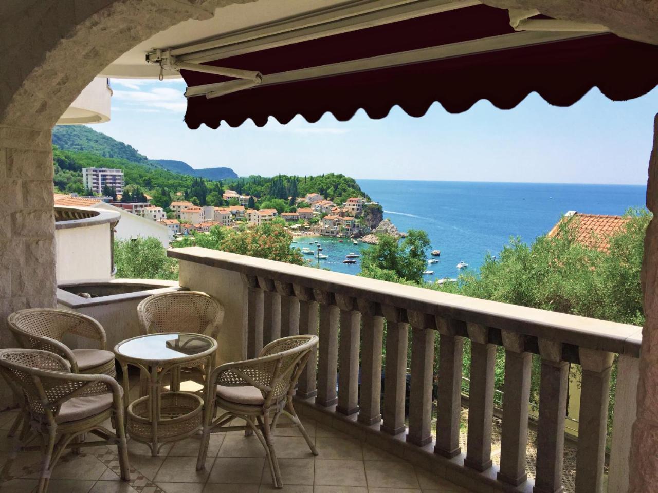 Villa Sara Guesthouse Sveti Stefan Bagian luar foto