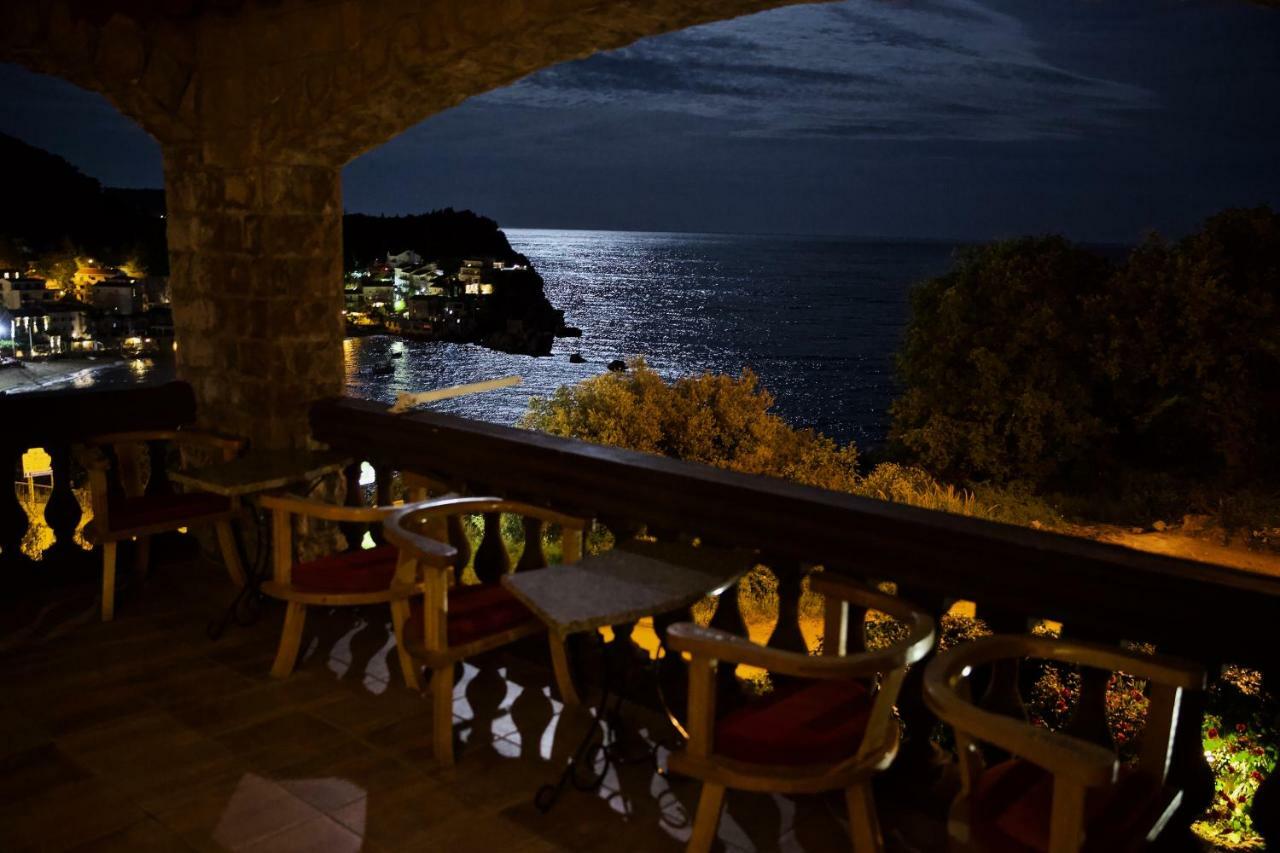 Villa Sara Guesthouse Sveti Stefan Bagian luar foto